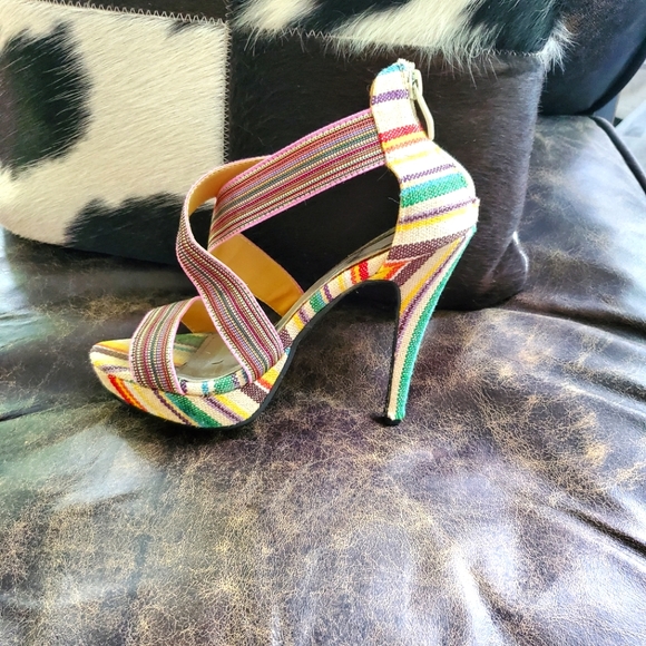 Sandals - Picture 1 of 3